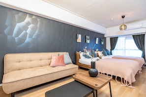 Deluxe Apartment, Balcony, City View | Living area