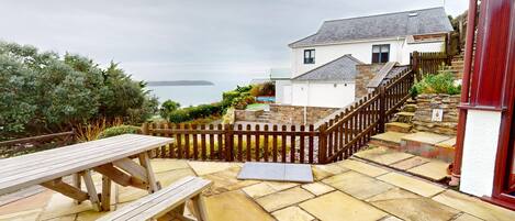 تناول الطعام بالخارج