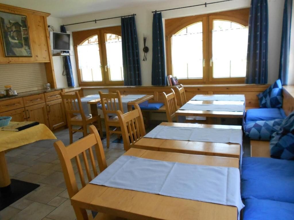 包含每日自助早餐