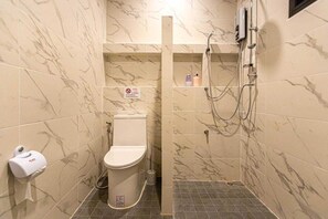 Deluxe Villa, 4 Bedrooms, Balcony | Bathroom