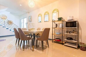 Villa Deluxe, 4 chambres, balcon | Cuisine privée