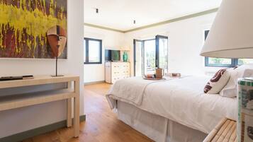 6 quartos, ferros/tábuas de passar roupa, berço de viagem, Wi-Fi