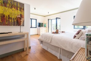 6 slaapkamers, een strijkplank/strijkijzer, reisbedje, wifi