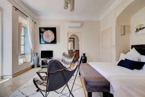 5 Schlafzimmer, Bügeleisen/Bügelbrett, WLAN, Bettwäsche