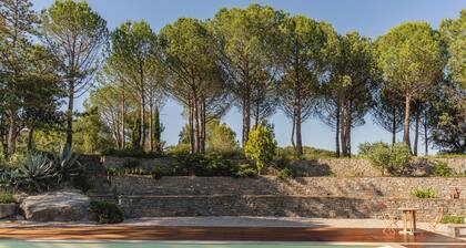 Domaine dâException 25 Pers. prĂšs CĂ©vennes avec A/C, Piscine, Tennis & Spa â
â
â
â