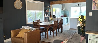 Cosy Coastal Cottage in Stanley Beautiful Outdoor Fire Pit. Pet Friendly.