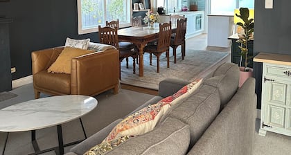 Cosy Coastal Cottage in Stanley Beautiful Outdoor Fire Pit. Pet Friendly.