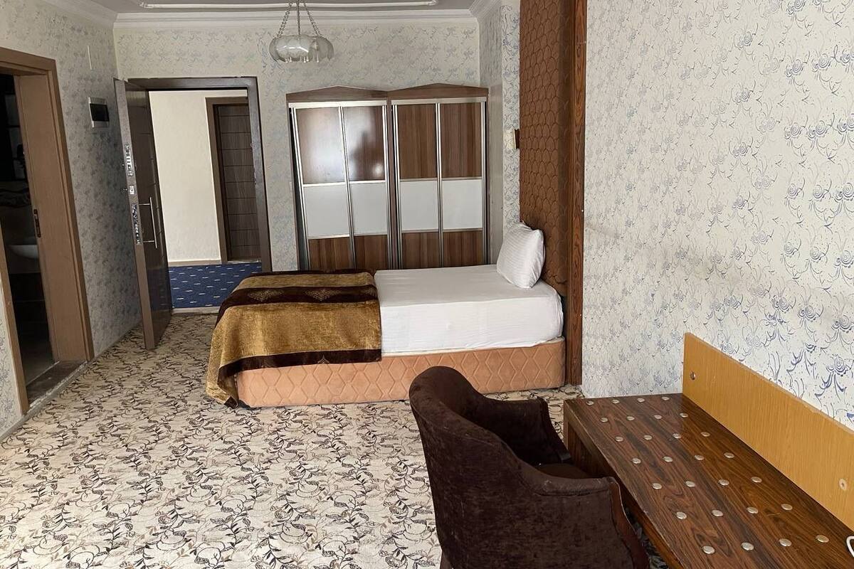 Standard Single Room | Laptop workspace, WiFi (free)