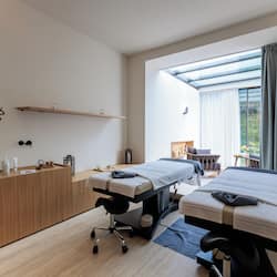 Parihoitohuone(ita), sauna, höyrysauna, syväkudoshierontaa