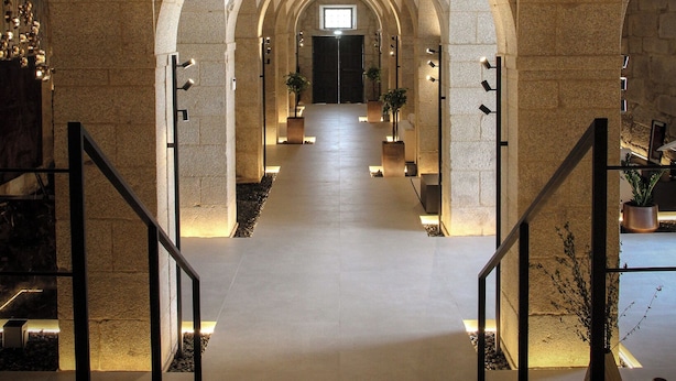 A hallway with multiple arches, leading to a door at the end. - MS Collection Arouca Mosteiro de Arouca (Arouca)