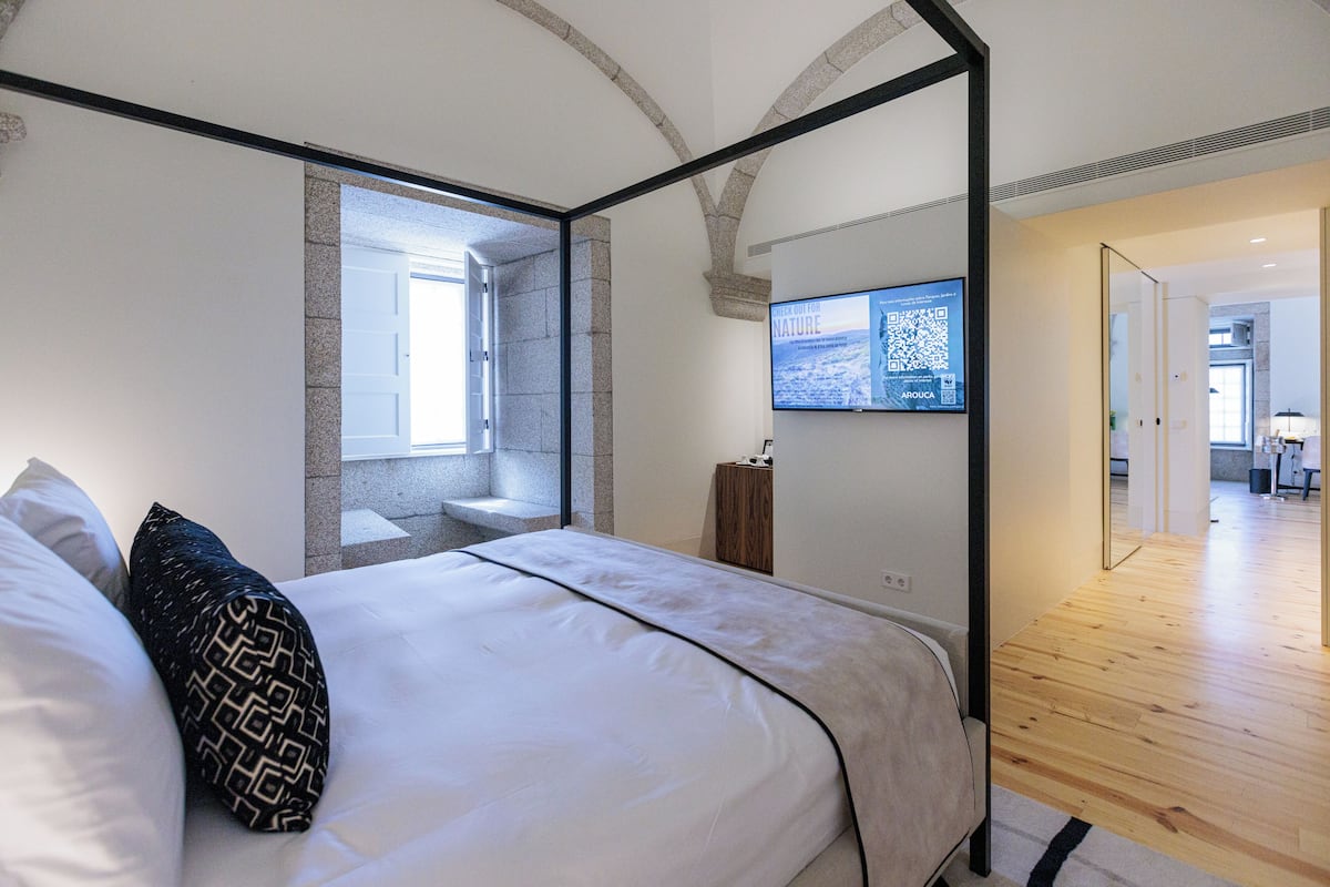 Suite, Garden View | 1 bedroom, hypo-allergenic bedding, minibar, in-room safe