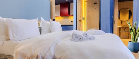 Luxury Studio Suite, City View | Egyptian cotton sheets, premium bedding, memory foam beds