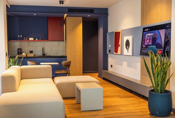 Junior Studio Suite, City View | 1 bedroom, Egyptian cotton sheets, premium bedding, memory foam beds