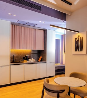 Suite estudio junior, vista a la ciudad | 1 habitación, sábanas de algodón egipcio y ropa de cama de alta calidad