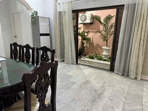 Dining - Tropical House (Las Piñas)