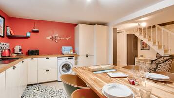 Réfrigérateur, micro-ondes, four, lave-vaisselle