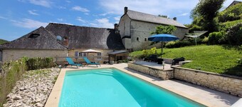 In the heart of the village, house for 8 with pool