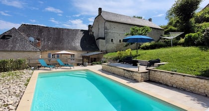 Coeur de village, maison pour 8 avec piscine