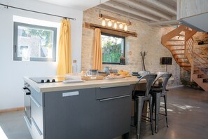 Refrigerador, microondas, horno y lavavajillas