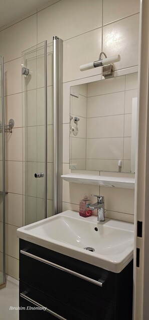 Handtücher, Seife, Toilettenpapier