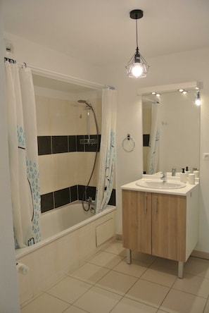 Hair dryer, towels, toilet paper - Spacious T3 Balcony Private Parking, 5 minutes from the metro to downtown! (Toulouse)