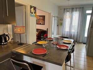 Dining - Apartment in Essonne ideal for families and workers. Paris by RERC. (Chauffour-lès-Étréchy)