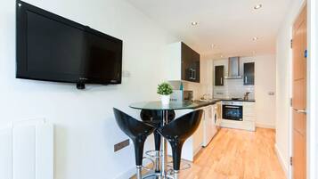 Single Room, Non Smoking | Shared kitchen