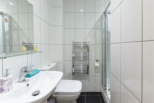 Single Room, Non Smoking | Bathroom