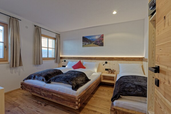 1 bedroom, travel cot, free WiFi, bed sheets