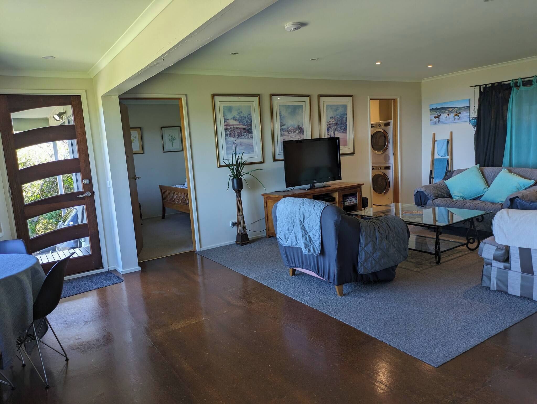 Apartment, 2 Bedrooms, Smoking, Ocean View | Living room