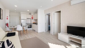 A modern apartment with a living room, kitchen, and dining area. - Praia da Rocha/1605/Charming Apart/Sea View/by IG (Portimão)