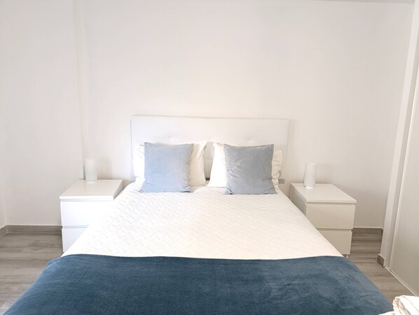 1 chambre, fer et planche à repasser, accès Internet, draps fournis