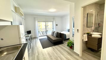 1 habitación, tabla de planchar con plancha, internet y ropa de cama