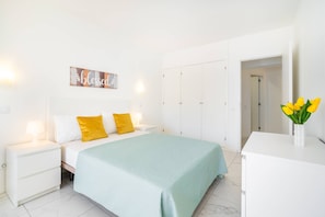 1 bedroom, iron/ironing board, WiFi, bed sheets - Praia da Rocha/906/CPRocha/Near the Beach/by IG (Portimão)