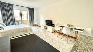 1 habitación, tabla de planchar con plancha, internet y ropa de cama 