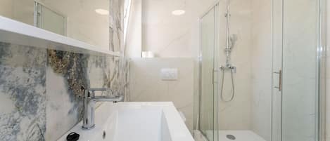 Studio, Balcony, Garden View | Bathroom