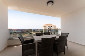 Estudio, balcón, vista al jardín | Balcón