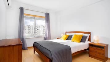 1 slaapkamer, een strijkplank/strijkijzer, internet, beddengoed