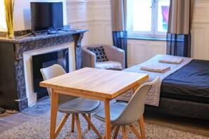 Apartment (I)