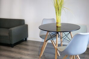 Apartment (R) | 1 bedroom, individually decorated, free WiFi - Les Cinq Lys (Carcassonne)