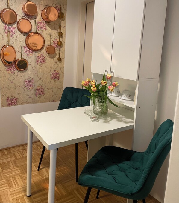 Apartment, 1 Bedroom, Accessible, Patio | Living area