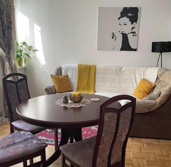 Apartment, 1 Schlafzimmer, barrierefrei, Terrasse | Esszimmer