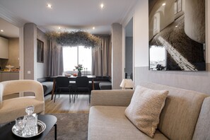 TV - CASA CALABRIA ATICO 1 (6.1) 4 PAX (Barcelona)