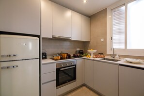 Fridge, microwave, oven, dishwasher - CASA CALABRIA ATICO (Barcelona)