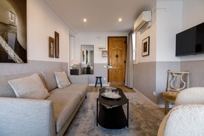 TV - CASA CALABRIA ATICO (Barcelona)