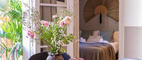 2 chambres, coffres-forts dans les chambres, fer et planche Ă repasser