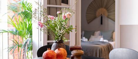 2 室のベッドルーム、セーフティボックス (室内)、アイロン / アイロン台、WiFi (無料)