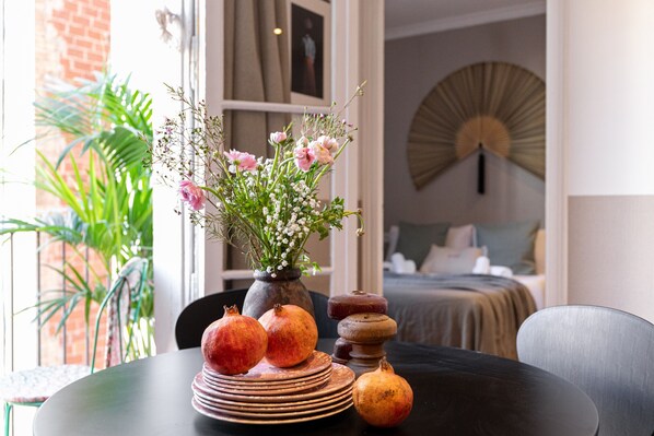 2 bedrooms, in-room safe, iron/ironing board, free WiFi