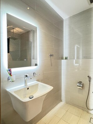 Dusche, Handtücher, Seife, Toilettenpapier