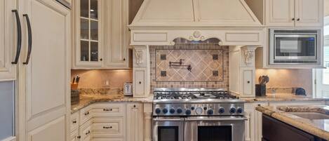 Dining tables, kitchen islands